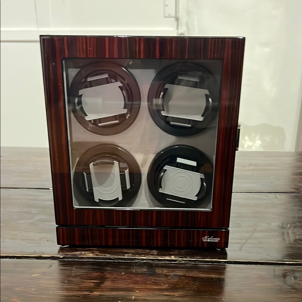 Sophisticated Watch Winder with Glass Display